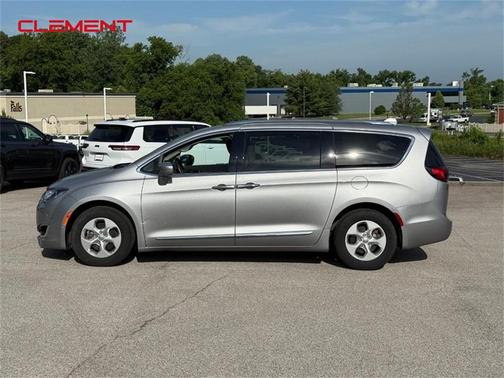 2017 Chrysler Pacifica Touring-L Plus