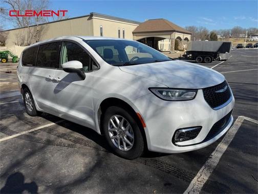 2023 Chrysler Pacifica Touring-L
