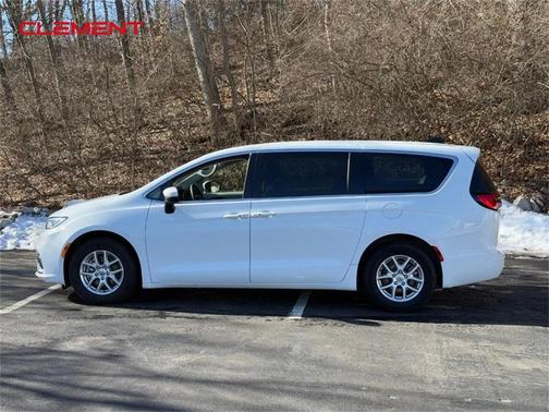 2023 Chrysler Pacifica Touring-L