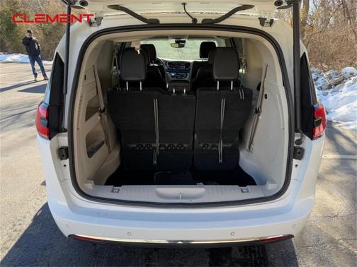 2023 Chrysler Pacifica Touring-L