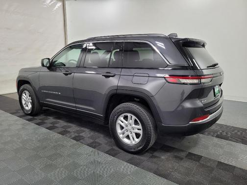 Baltic Gray Metallic Clearcoat 2023 Jeep Grand Cherokee Laredo