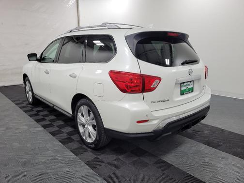 2019 Nissan Pathfinder SL
