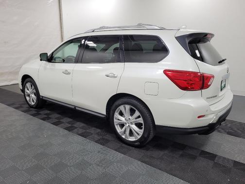 2019 Nissan Pathfinder SL