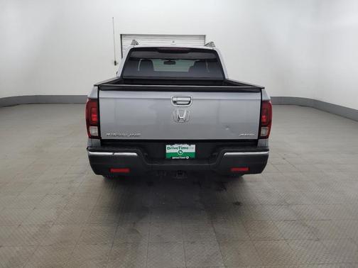 Modern Steel Metallic 2017 Honda Ridgeline RTL