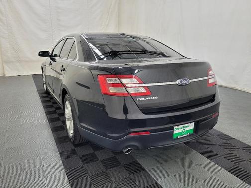2017 Ford Taurus SE