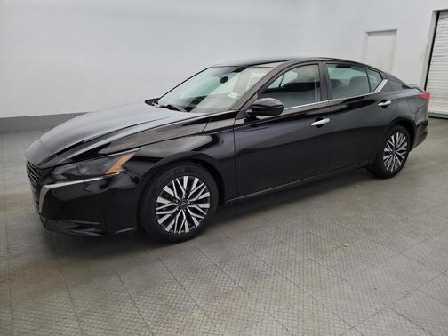 Super Black 2023 Nissan Altima 2.5 SV