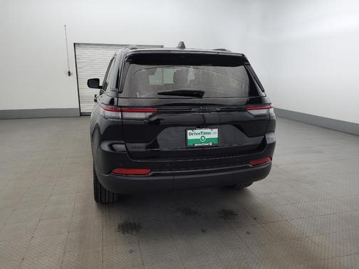 Diamond Black Crystal Pearlcoat 2023 Jeep Grand Cherokee Altitude