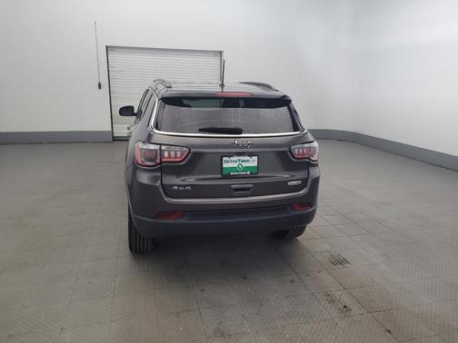 Granite Crystal Metallic Clearcoat 2018 Jeep Compass Latitude