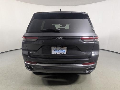 2022 Jeep Grand Cherokee Summit