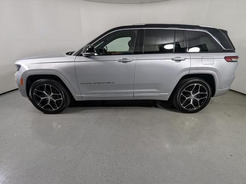 2022 Jeep Grand Cherokee Summit