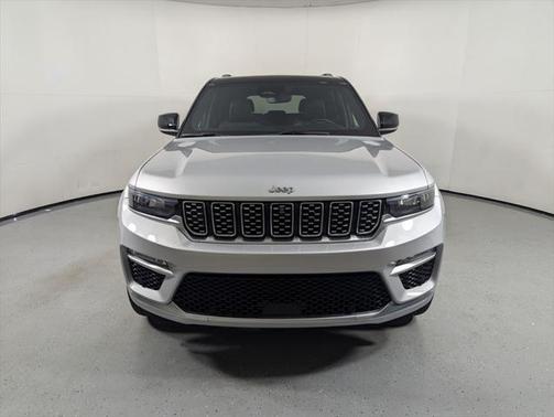 2022 Jeep Grand Cherokee Summit