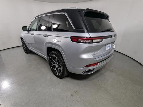 2022 Jeep Grand Cherokee Summit