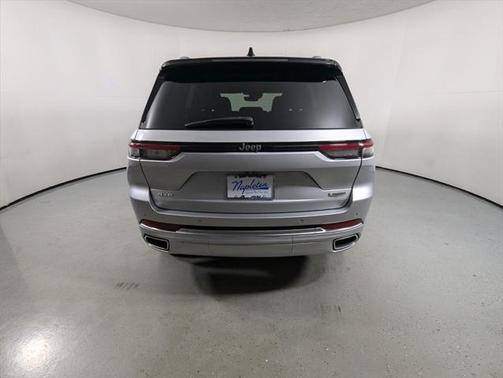 2022 Jeep Grand Cherokee Summit