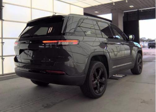 Baltic Gray Metallic Clearcoat 2023 Jeep Grand Cherokee Altitude