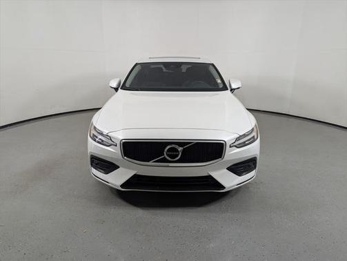 2021 Volvo S60 T5 Momentum