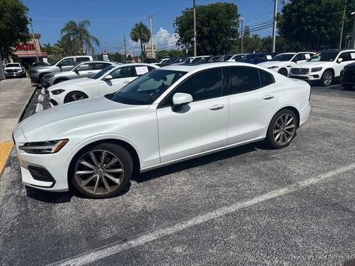 2021 Volvo S60 T5 Momentum