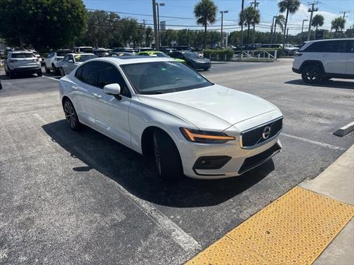 2021 Volvo S60 T5 Momentum