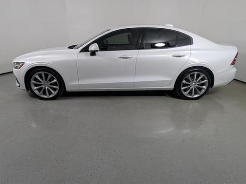 2021 Volvo S60 T5 Momentum