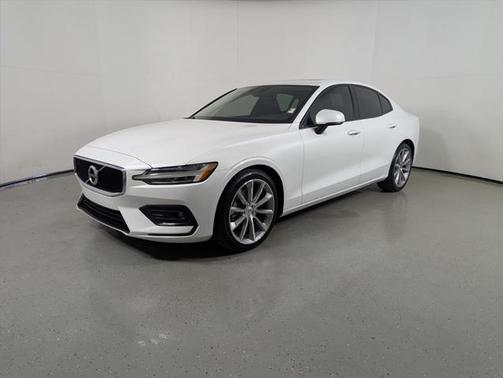 2021 Volvo S60 T5 Momentum