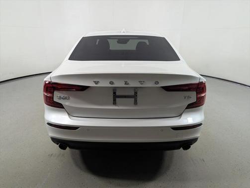 2021 Volvo S60 T5 Momentum