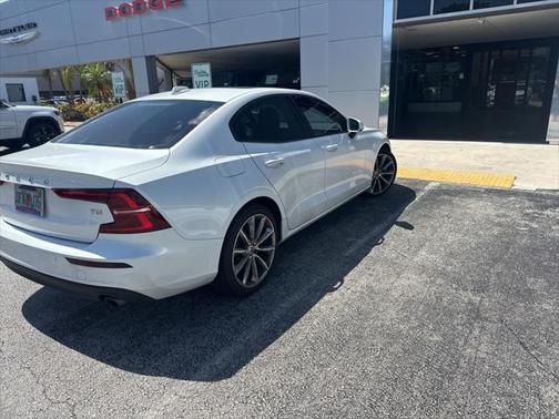 2021 Volvo S60 T5 Momentum