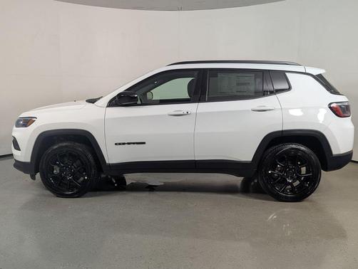 Bright White Clearcoat 2026 Jeep Compass Latitude