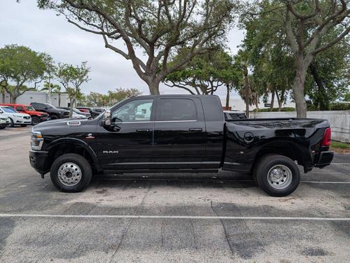 Diamond Black Crystal Pearlcoat 2026 RAM 3500 Longhorn