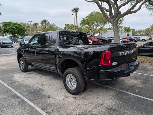Diamond Black Crystal Pearlcoat 2026 RAM 3500 Longhorn