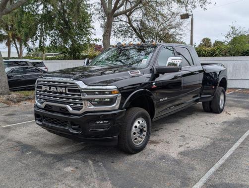 Diamond Black Crystal Pearlcoat 2026 RAM 3500 Longhorn