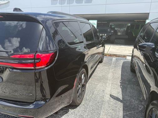 2024 Chrysler Pacifica Limited