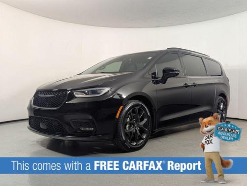 Diamond Black Crystal Pearlcoat 2024 Chrysler Pacifica Limited