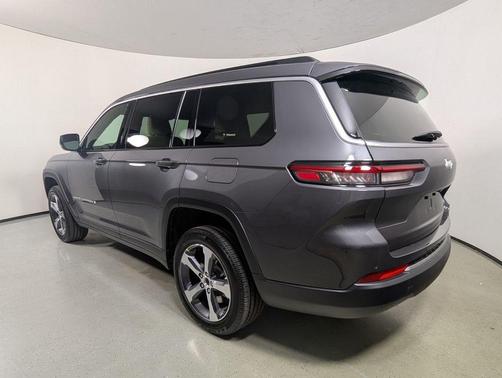 baltic gray metallic clearcoat 2026 Jeep Grand Cherokee L Limited