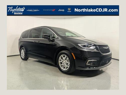 Diamond Black Crystal Pearlcoat 2026 Chrysler Pacifica L