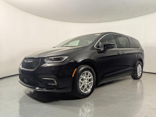 Diamond Black Crystal Pearlcoat 2026 Chrysler Pacifica L