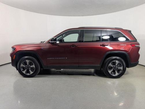 Velvet Red Pearlcoat 2022 Jeep Grand Cherokee 4xe Base