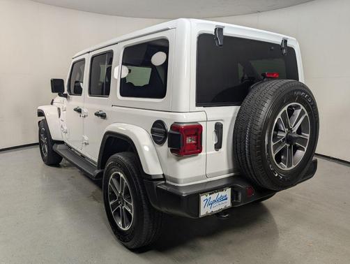 Bright White Clearcoat 2023 Jeep Wrangler 4-Door Sahara 4x4