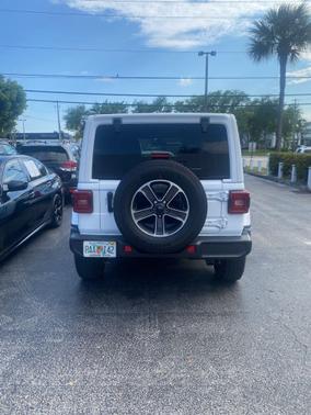 Bright White Clearcoat 2023 Jeep Wrangler 4-Door Sahara 4x4