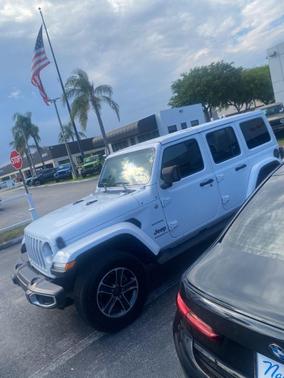 Bright White Clearcoat 2023 Jeep Wrangler 4-Door Sahara 4x4