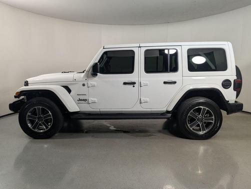 Bright White Clearcoat 2023 Jeep Wrangler 4-Door Sahara 4x4