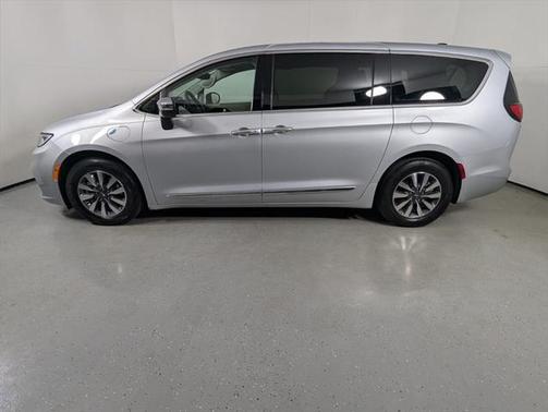 2023 Chrysler Pacifica Hybrid Limited