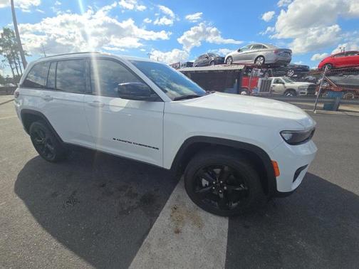 2023 Jeep Grand Cherokee Altitude