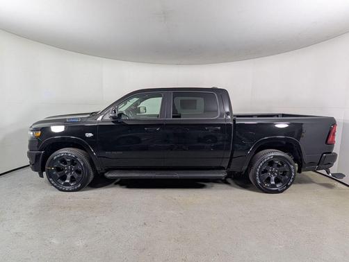 Diamond Black Crystal Pearlcoat 2026 RAM 1500 Big Horn/Lone Star