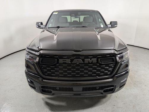 Diamond Black Crystal Pearlcoat 2026 RAM 1500 Big Horn/Lone Star