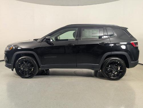 Diamond Black Crystal Pearlcoat 2026 Jeep Compass Latitude