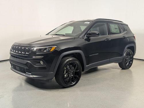 Diamond Black Crystal Pearlcoat 2026 Jeep Compass Latitude