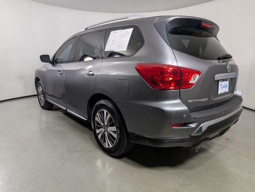 2019 Nissan Pathfinder SV