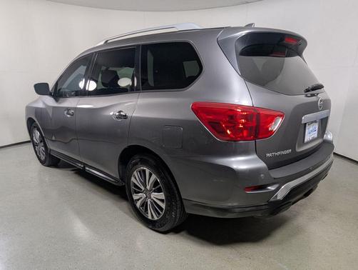 2019 Nissan Pathfinder SV