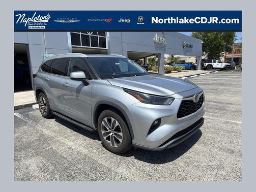 Celestial Silver Metallic 2022 Toyota Highlander XLE