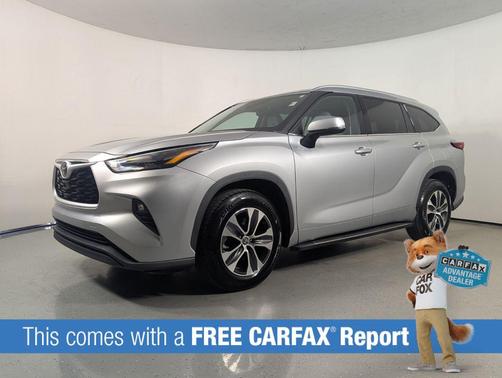 Celestial Silver Metallic 2022 Toyota Highlander XLE