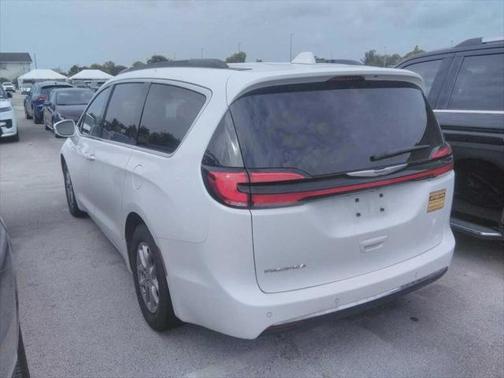2022 Chrysler Pacifica Touring